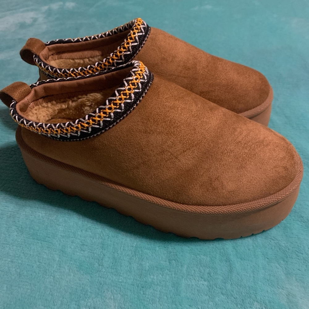 Mudd Brown Kids Slippers with Patterned Trim